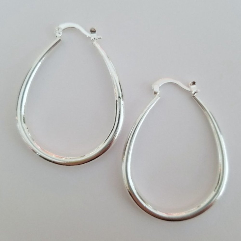 * 925 SILVER 1.5” ROUND HOOPS - Picture 1 of 4